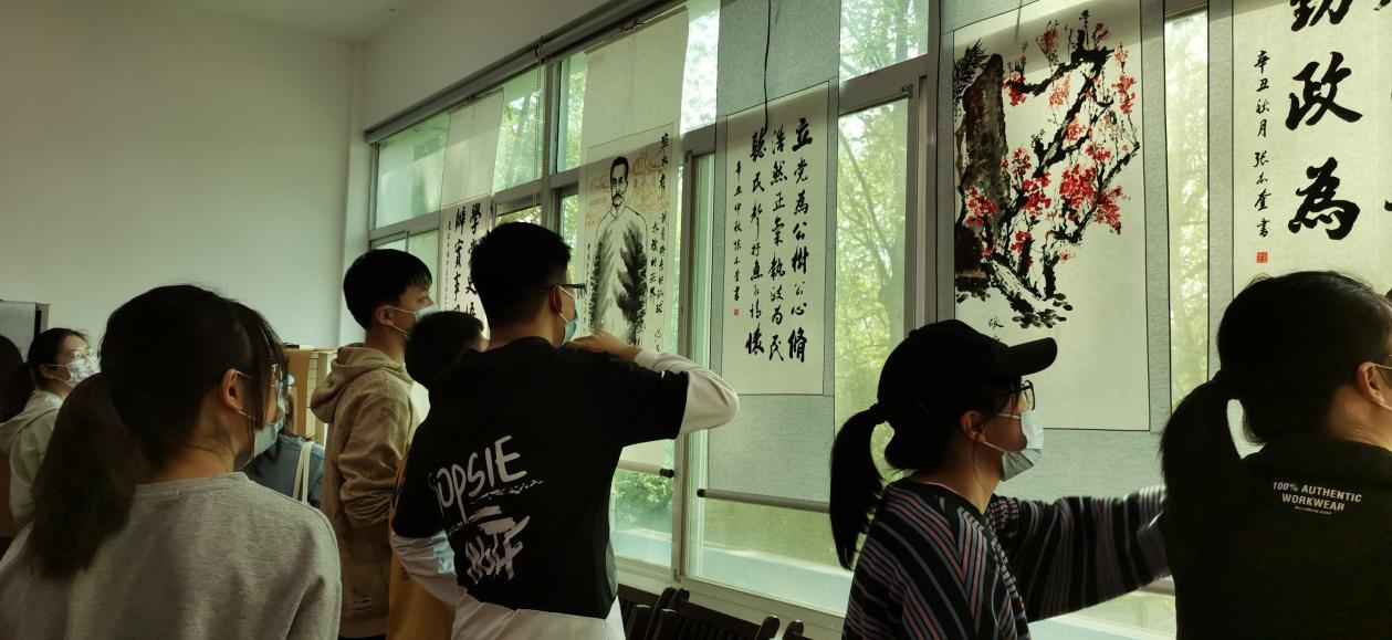 华农东社区开展廉政书画展示活动